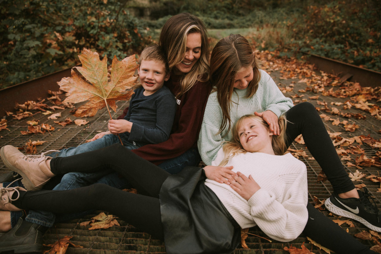 Victoria BC Family Photographer | family at fall in the park jingle pot