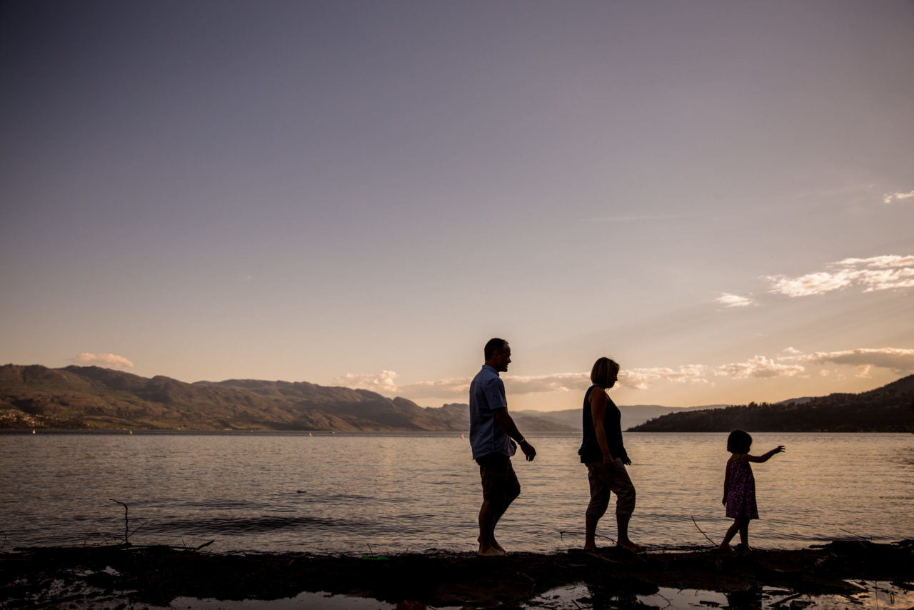 Victoria BC Family Photographer | family at sunset silhouettes